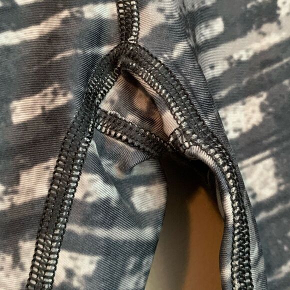 3 for $30! Under Armour compression capri pants - Picture 4 of 9